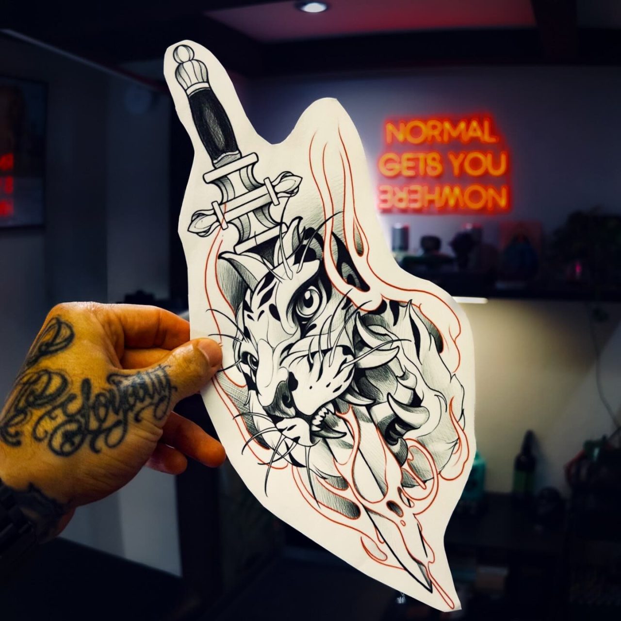 Tattoo-Stencil mit Tigermotiv im Electric Eel Tattoo Studio